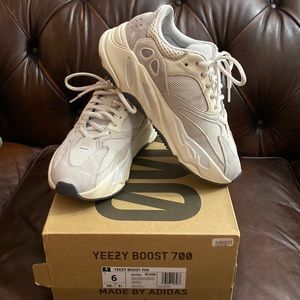Yeezy boost 700 size 6